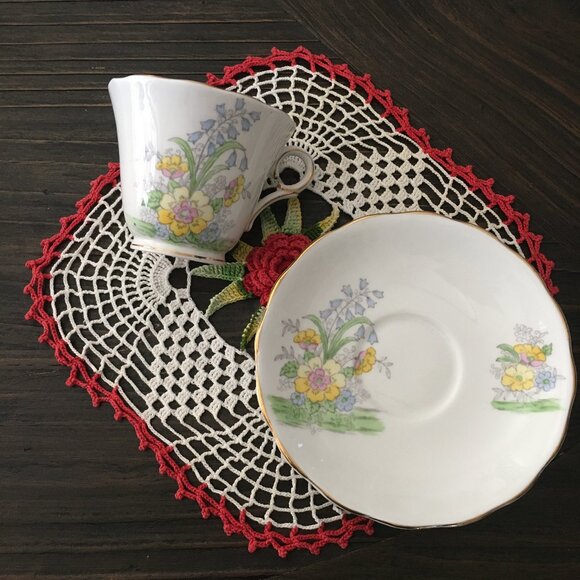 Colclough Pastel Spring Flowers English Bone China Teacup & Saucer Set - Picture 2 of 11